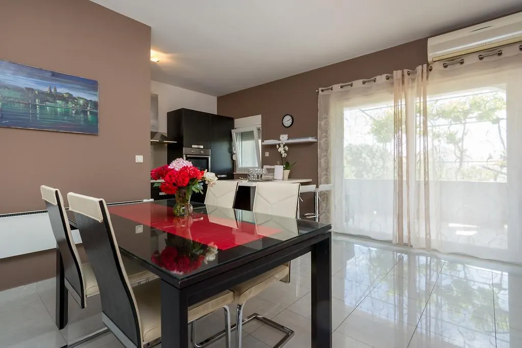 Apartman Verica contacts